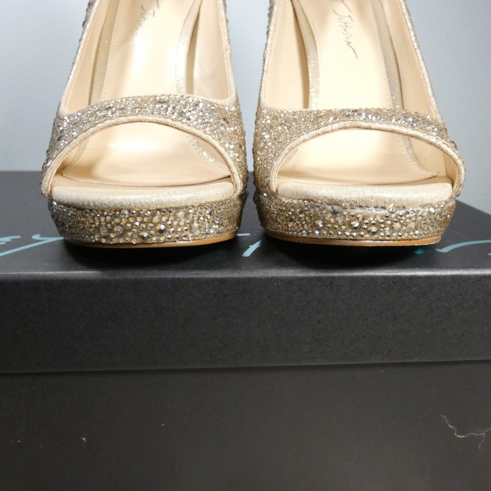 NiB SPARKLING Betsey Johnson Dane Peep Toe Pump, Light Gold, 8.5 - Picture 16 of 16